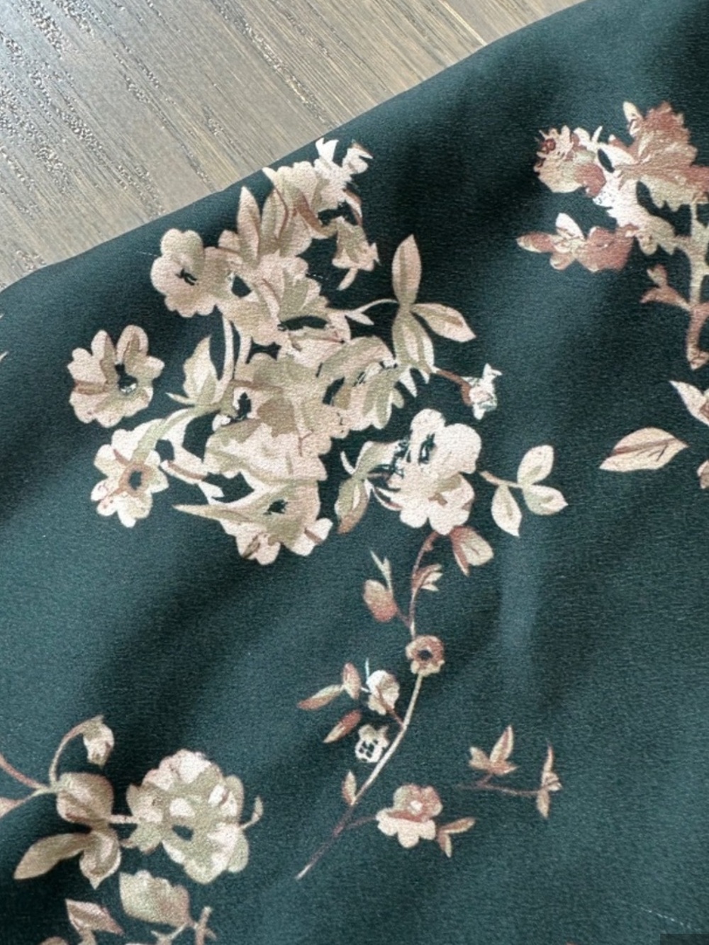 Sau Lee Callie Printed Gown Green Floral Maxi Dress Draped - Size US
6 - Picture 6 of 10